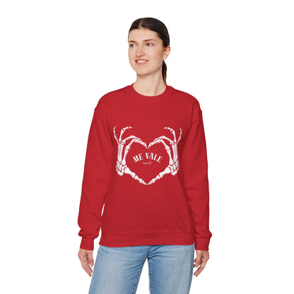 Sobre Todo - Me Vale Crewneck | Unisex Graphic Sweatshirt