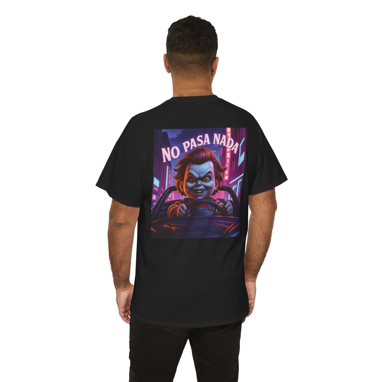 Sobre Todo - No Pasa Nada Chucky Graphic - Unisex Heavy Cotton T-Shirt